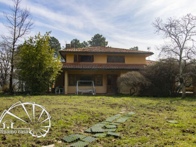 Schignano. Villa libera su 4 lati con 6000 mq di giardino. | RIF. DC - Tratt riservata