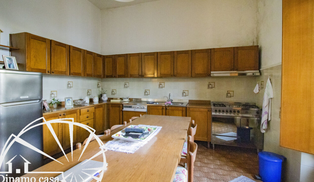 Dinamo Casa - RIF. DC265 - Quarrata. Baiadera libera su tre lati di 140 mq