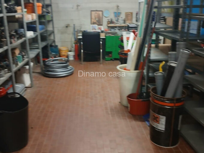 Borgonuovo. Garage di 135 mq | RIF. DC84 - BOX