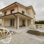 Seano. Villa libera su quattro lati con 1200 mq di giardino e box. Nuova costruzione. | RIF. DCVILLA SEANO