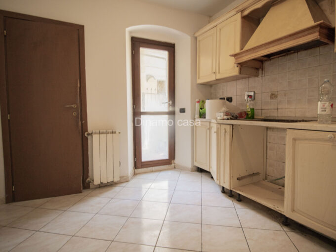 Tavola. Terratetto di 4 vani da ristrutturare con 3 camere. | RIF. DC169 TAVOLA