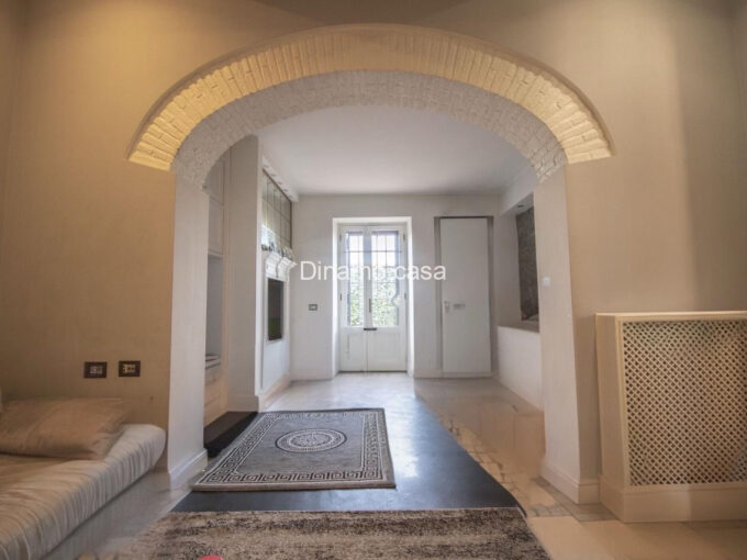 Tavola. Villa bifamiliare di 560 mq libera su quattro lati con giardino. | RIF. DC1.3 - TAVOLA