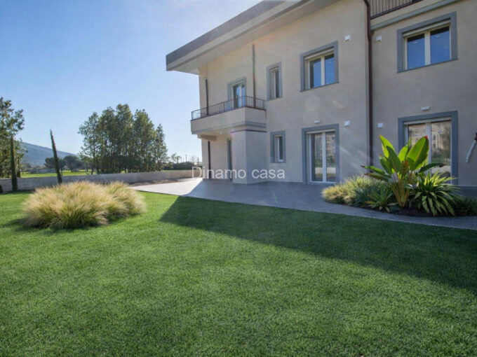 Galceti. Appartamento piano terra con giardino di 350 mq. Nuovo | RIF. DC620