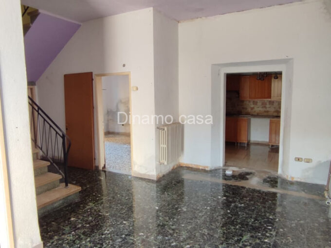 FIGLINE. TERRATETTO 5 VANI DI 160 MQ CON 3 CAMERE E GIARDINO. | RIF. MB265