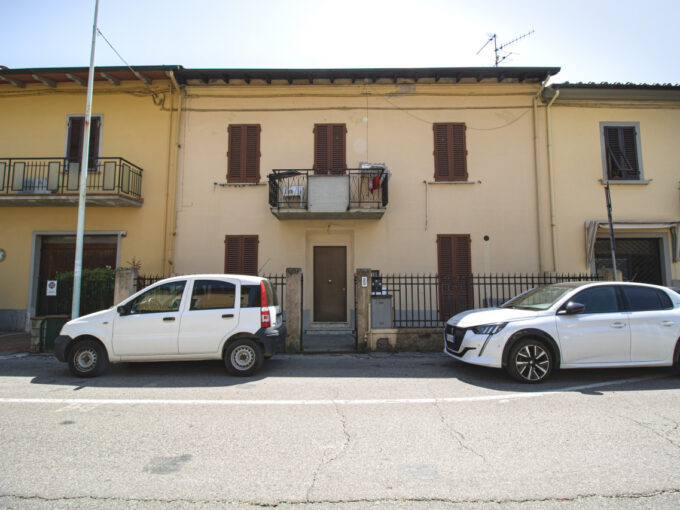 TAVOLA. IN ESCLUSIVA TERRATETTO 5 VANI CON BALCONE E RESEDE PAVIMENTATA | RIF. MB200