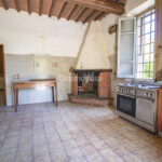 QUARRATA. TERRATETTO BIFAMILIARE DA RISTRUTTURARE CON 3 CAMERE E TERRENO | RIF. MB225
