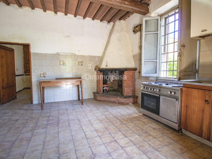 QUARRATA. TERRATETTO BIFAMILIARE DA RISTRUTTURARE CON 3 CAMERE E TERRENO | RIF. MB225