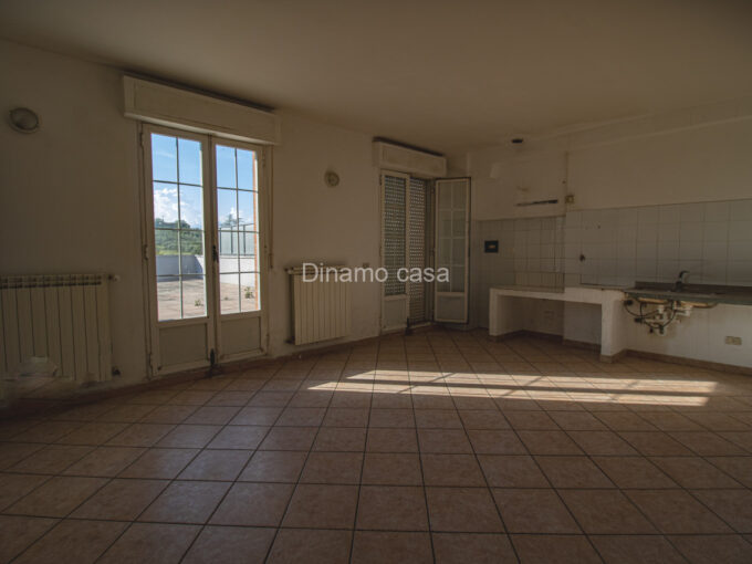SEANO. APPARTAMENTO AL PRIMO PIANO 175MQ CON 3 CAMERE E MAGAZZINO DI 226 MQ | RIF. MB470