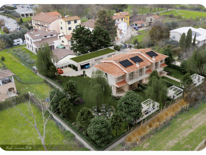 Il Rosi. Villa libera su tre lati con 855 mq di giardino e box doppio. Nuova. | RIF. DCVILLABLU