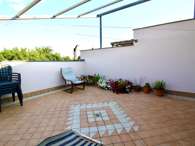 Agliana. Appartamento 4 vani in trifamiliare