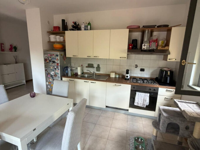 FERRUCCI. AFFITTASI BILOCALE ARREDATO AL PRIMO PIANO CON GARAGE | RIF. RB850