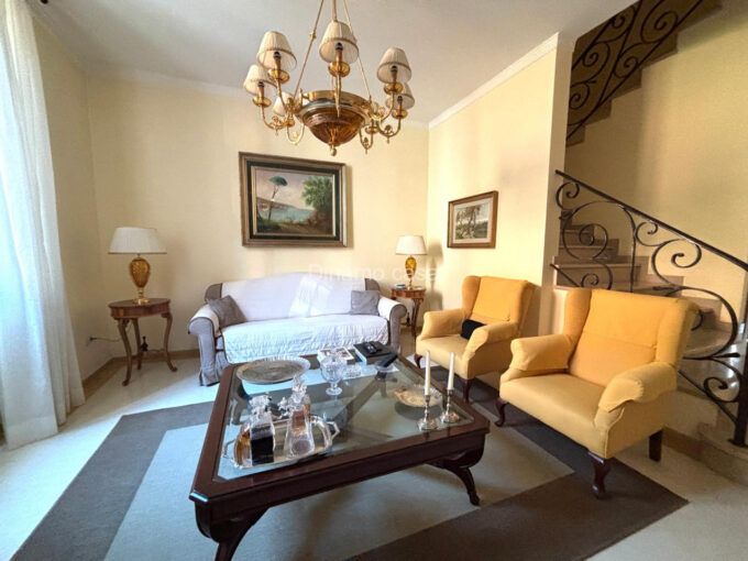 Villa Fiorita - Casa Indipendente Finemente Ristrutturata con Giardino | RIF. DC700