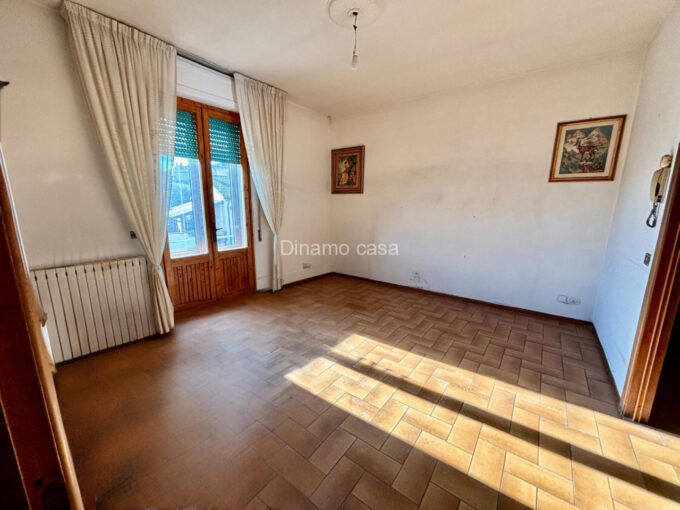 Appartamento 6 Vani - libero su 4 lati - Piano Secondo - da ristrutturare | RIF. DC229
