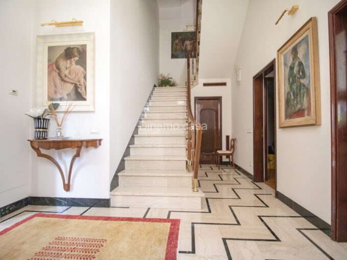Pietà. VILLA D'EPOCA RISTRUTTURATA LIBERA SU 3 LATI CON GARAGE E CANTINA. | RIF. DC930